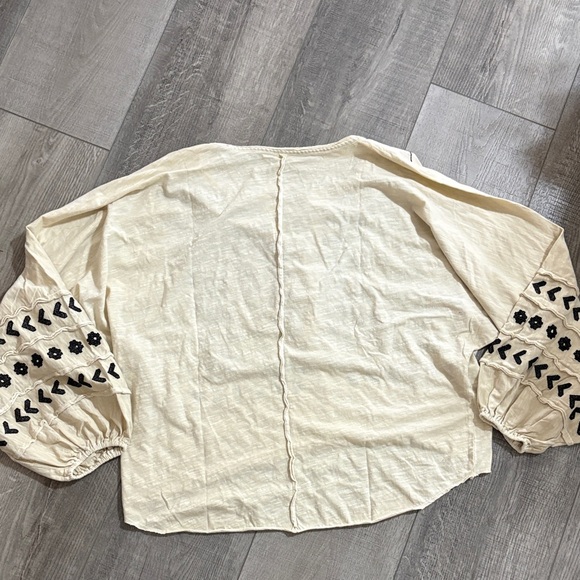 🖤Free People NWOT Embroidered Oversized Top🖤 - Picture 7 of 7
